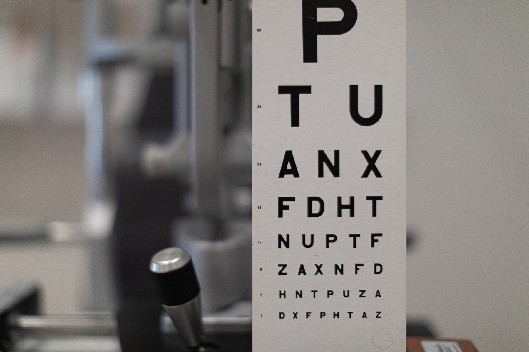 Eye check chart at Perth Retina